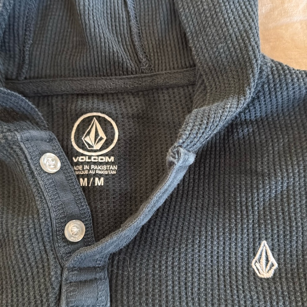 Volcom thermal long sleeve hooded shirt